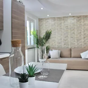 Graziosa Casa Indipendente Vicino Fco Appartamento