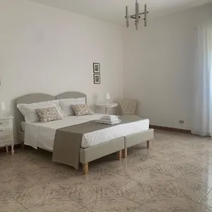 porta-napoli-rooms.lecce-hotels.com/